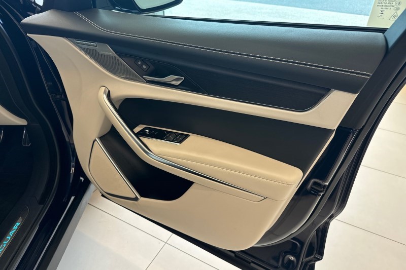 2024 (24) JAGUAR F-PACE 2.0 D200 R-Dynamic HSE Black 5dr Auto AWD 3488685