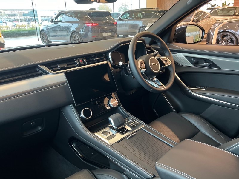 2024 (24) JAGUAR F-PACE 2.0 P400e R-Dynamic SE Black 5dr Auto AWD 3665259