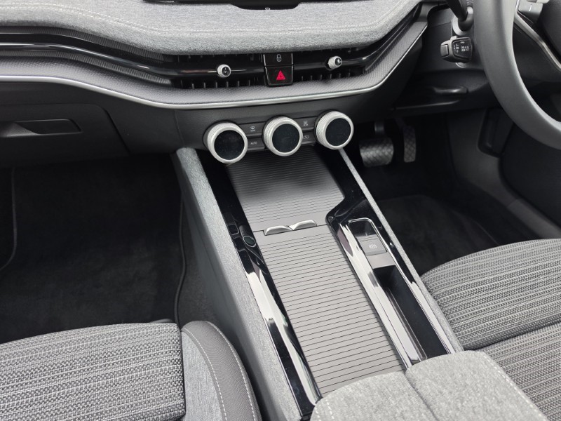 2025 (25) SKODA SUPERB 1.5 TSI e-TEC SE Technology 5dr DSG 5258002