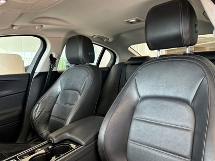 2015 (65) JAGUAR XE 2.0d [180] Prestige 4dr Auto