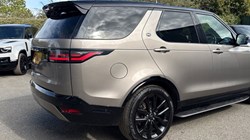 2022 (22) LAND ROVER DISCOVERY 3.0 D300 R-Dynamic SE 5dr Auto 5341133