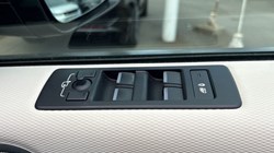 2022 (22) LAND ROVER DISCOVERY 3.0 D300 R-Dynamic SE 5dr Auto 5341102