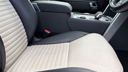 2022 (22) LAND ROVER DISCOVERY 3.0 D300 R-Dynamic SE 5dr Auto 5341104