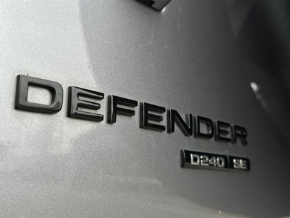 2020 (20) LAND ROVER DEFENDER 2.0 D240 SE 110 5dr Auto [7 Seat]