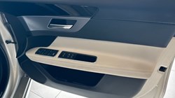 2017 (67) JAGUAR XF 2.0d [180] R-Sport 4dr Auto 3059730