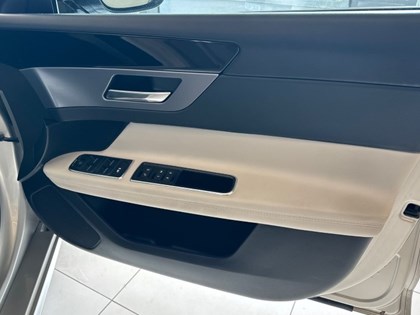 2017 (67) JAGUAR XF 2.0d [180] R-Sport 4dr Auto