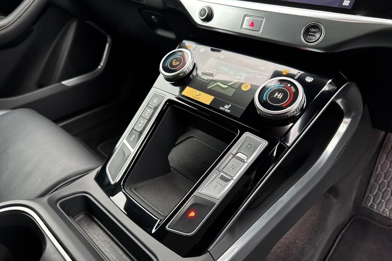 2021 (71) JAGUAR I-PACE 294kW EV400 HSE Black 90kWh 5dr Auto 11kW Charger 5040197