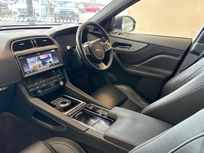 2017 (17) JAGUAR F-PACE 3.0d V6 S 5dr Auto AWD