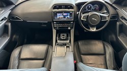 2017 (17) JAGUAR F-PACE 3.0d V6 S 5dr Auto AWD 3055743