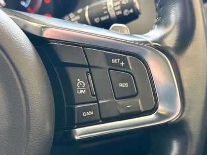 2017 (17) JAGUAR F-PACE 3.0d V6 S 5dr Auto AWD