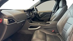 2017 (17) JAGUAR F-PACE 3.0d V6 S 5dr Auto AWD 3055737