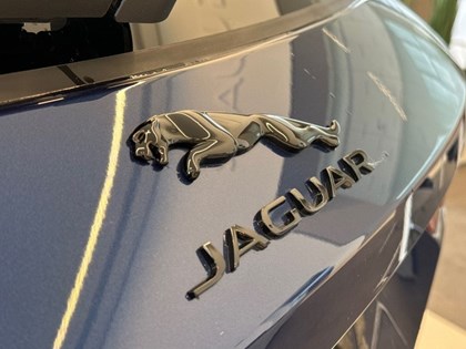 2022 (72) JAGUAR F-PACE 2.0 D200 R-Dynamic Black 5dr Auto AWD