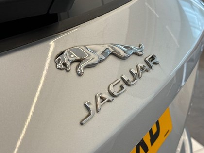 2019 (19) JAGUAR F-PACE 2.0d R-Sport 5dr Auto AWD