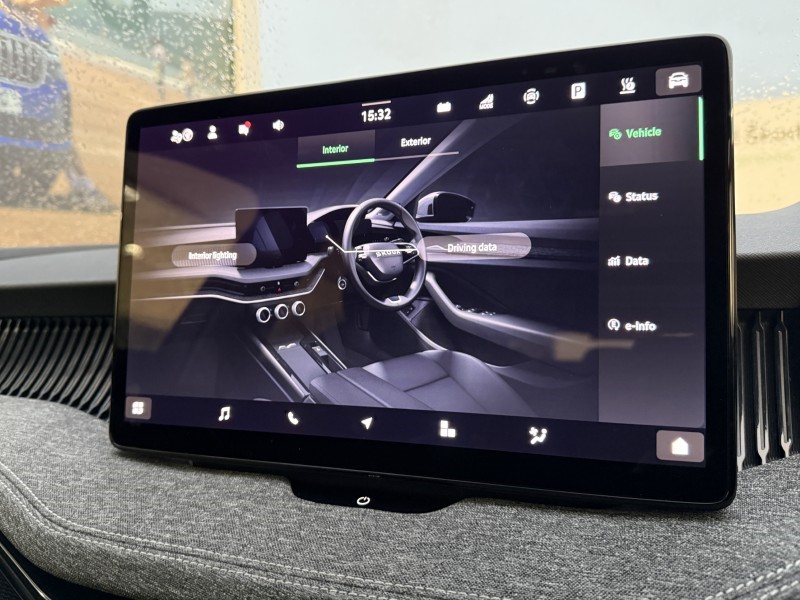 2024 (74) SKODA SUPERB 1.5 TSI iV SE Technology DSG 5dr 4760033