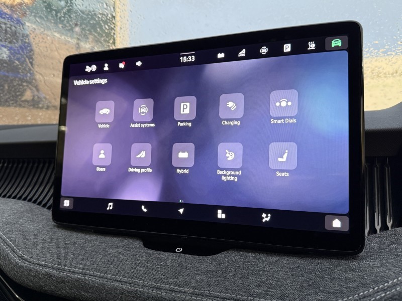 2024 (74) SKODA SUPERB 1.5 TSI iV SE Technology DSG 5dr 4760043