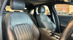 2017 (67) JAGUAR XF 2.0d [240] Portfolio 4dr Auto 3064339