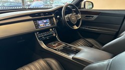 2017 (67) JAGUAR XF 2.0d [240] Portfolio 4dr Auto 3064355