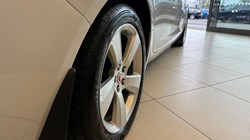 2017 (67) JAGUAR XF 2.0d [240] Portfolio 4dr Auto 3064358