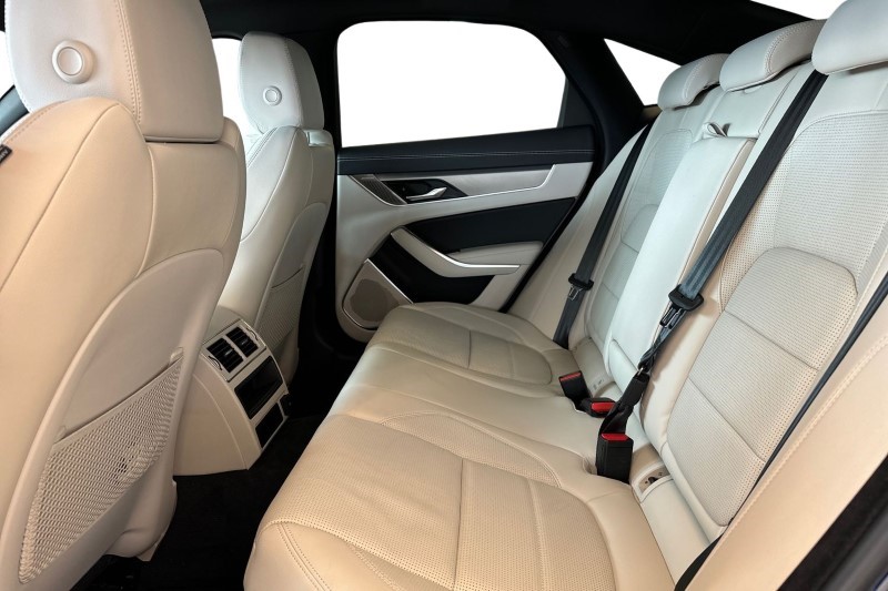 2024 (24) JAGUAR XF 2.0 D200 R-Dynamic SE Black 4dr Auto 3484997