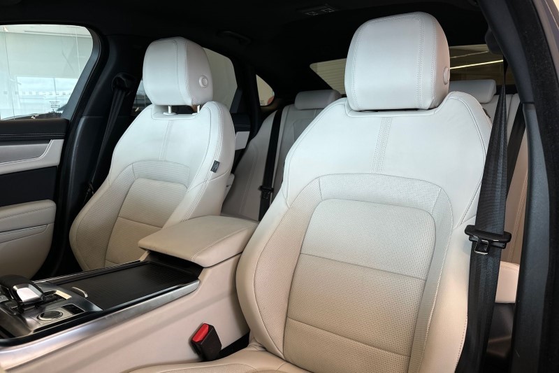 2024 (24) JAGUAR XF 2.0 D200 R-Dynamic SE Black 4dr Auto 3485023