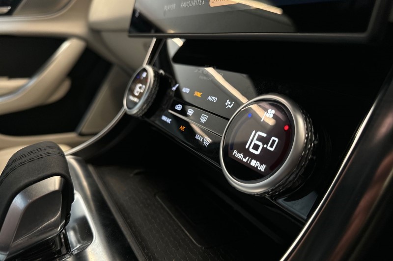 2024 (24) JAGUAR XF 2.0 D200 R-Dynamic SE Black 4dr Auto 3485017