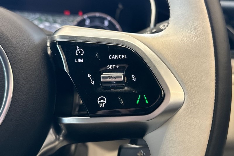 2024 (24) JAGUAR XF 2.0 D200 R-Dynamic SE Black 4dr Auto 3485011