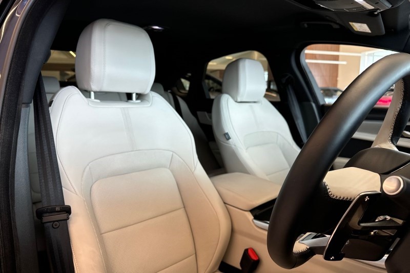 2024 (24) JAGUAR XF 2.0 D200 R-Dynamic SE Black 4dr Auto 3485008