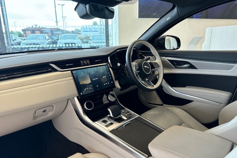 2024 (24) JAGUAR XF 2.0 D200 R-Dynamic SE Black 4dr Auto 3485024