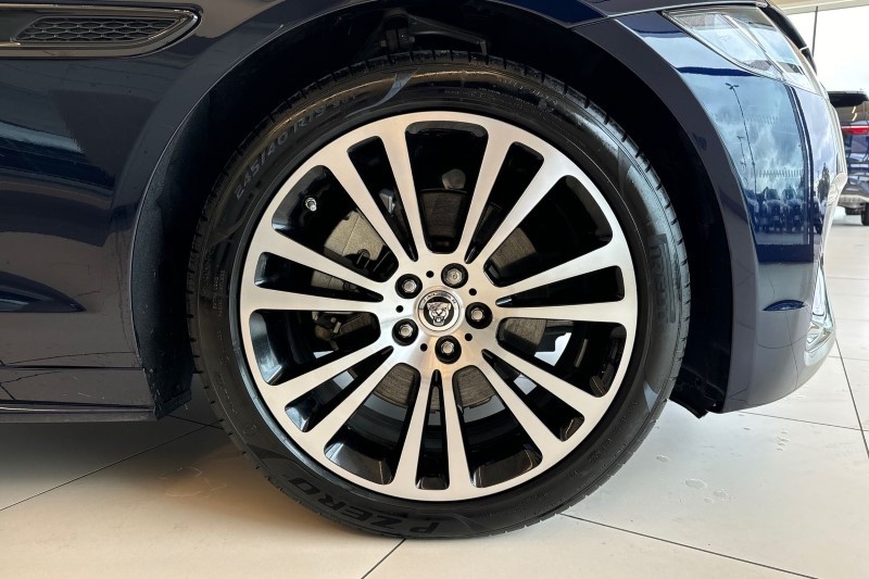 2024 (24) JAGUAR XF 2.0 D200 R-Dynamic SE Black 4dr Auto 3485001