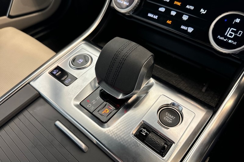 2024 (24) JAGUAR XF 2.0 D200 R-Dynamic SE Black 4dr Auto 3485021