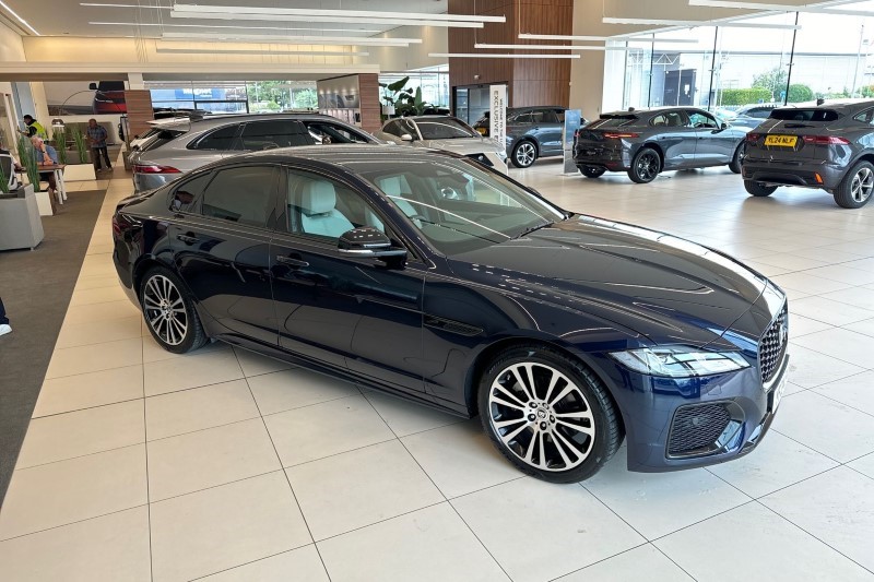 2024 (24) JAGUAR XF 2.0 D200 R-Dynamic SE Black 4dr Auto 3485035