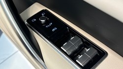 2024 (24) JAGUAR XF 2.0 D200 R-Dynamic SE Black 4dr Auto 3485005