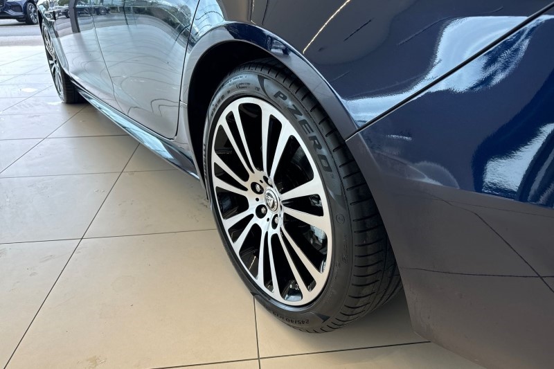 2024 (24) JAGUAR XF 2.0 D200 R-Dynamic SE Black 4dr Auto 3485028