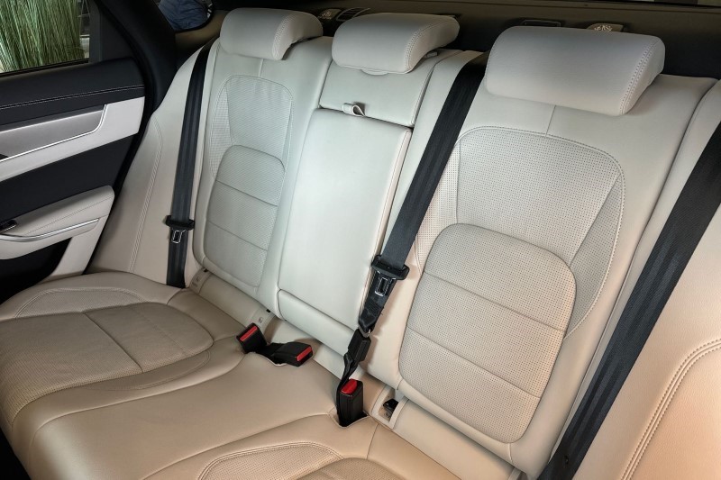 2024 (24) JAGUAR XF 2.0 D200 R-Dynamic SE Black 4dr Auto 3485022