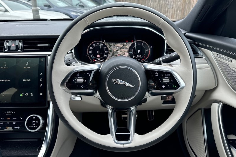 2024 (24) JAGUAR XF 2.0 D200 R-Dynamic SE Black 4dr Auto 3485009