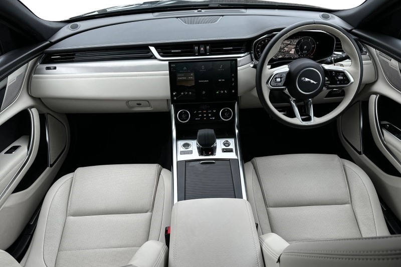 2024 (24) JAGUAR XF 2.0 D200 R-Dynamic SE Black 4dr Auto 3485002