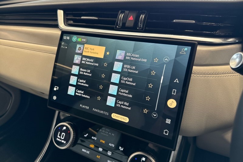 2024 (24) JAGUAR XF 2.0 D200 R-Dynamic SE Black 4dr Auto 3485016