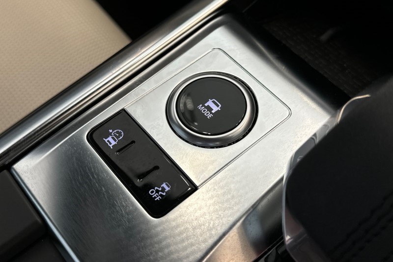 2024 (24) JAGUAR XF 2.0 D200 R-Dynamic SE Black 4dr Auto 3485018