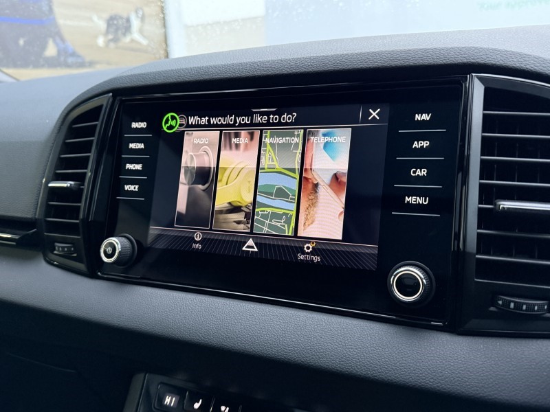 2023 (23) SKODA KAROQ 1.5 TSI Sportline 5dr DSG 4891062