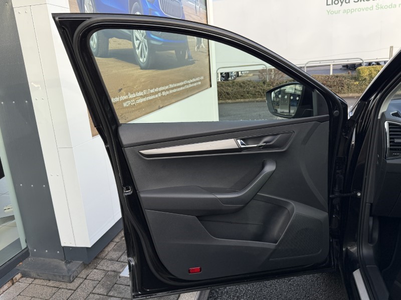 2020 (70) SKODA KAROQ 1.5 TSI SE Drive 5dr 4958437