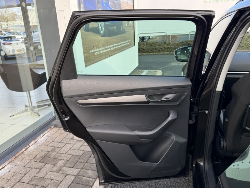 2020 (70) SKODA KAROQ 1.5 TSI SE Drive 5dr 4958444