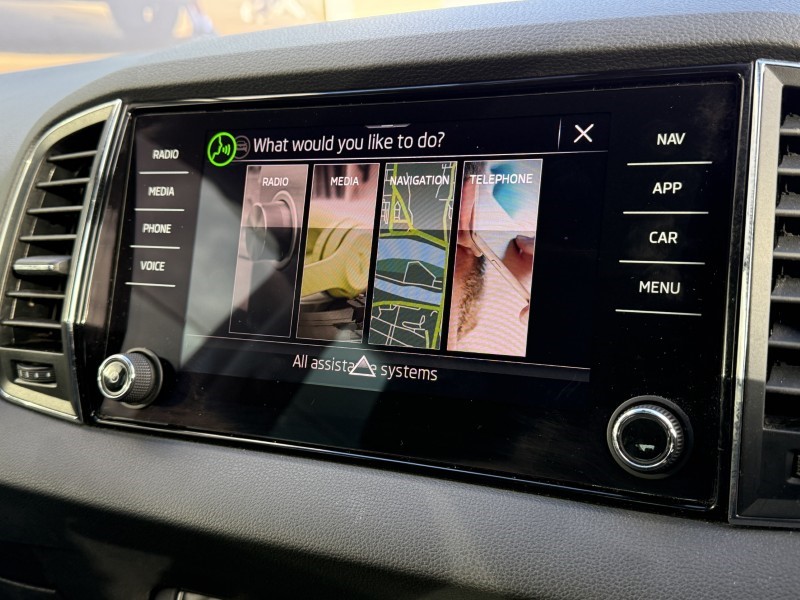 2020 (70) SKODA KAROQ 1.5 TSI SE Drive 5dr 4958434