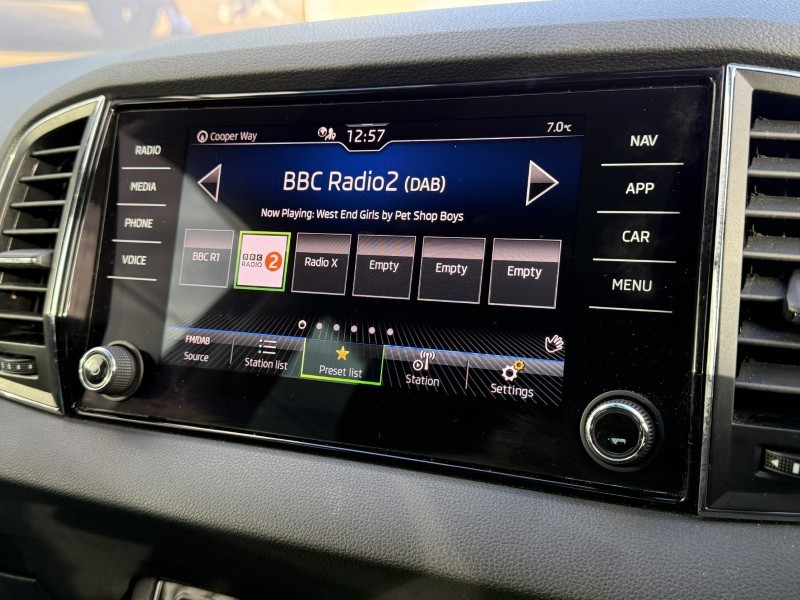 2020 (70) SKODA KAROQ 1.5 TSI SE Drive 5dr 4958429