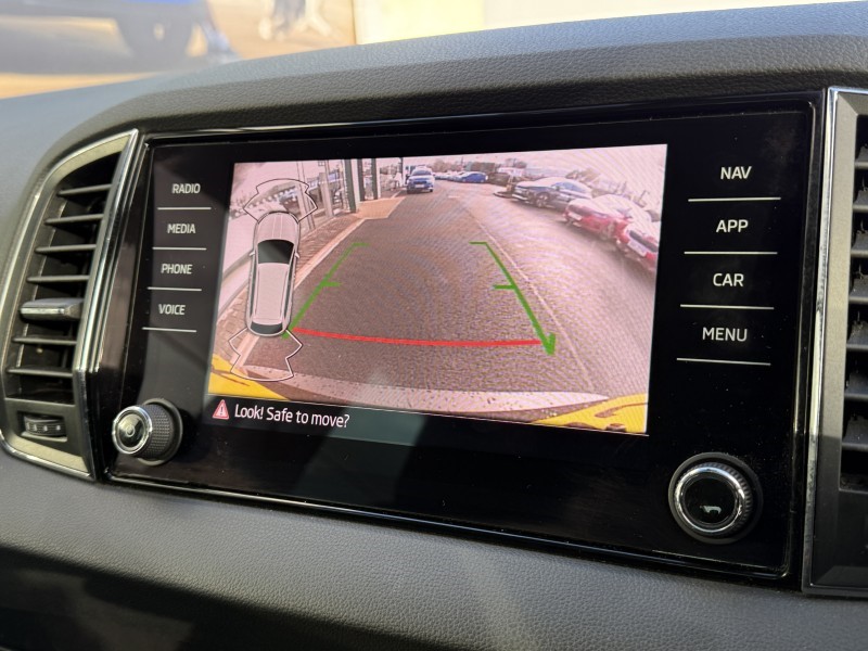 2020 (70) SKODA KAROQ 1.5 TSI SE Drive 5dr 4958427