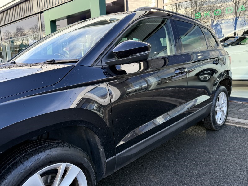 2020 (70) SKODA KAROQ 1.5 TSI SE Drive 5dr 4958403