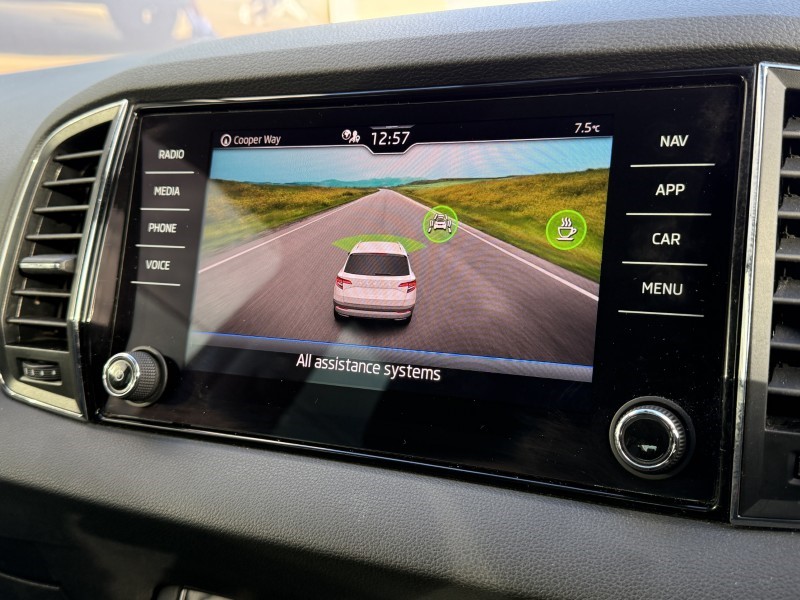 2020 (70) SKODA KAROQ 1.5 TSI SE Drive 5dr 4958433