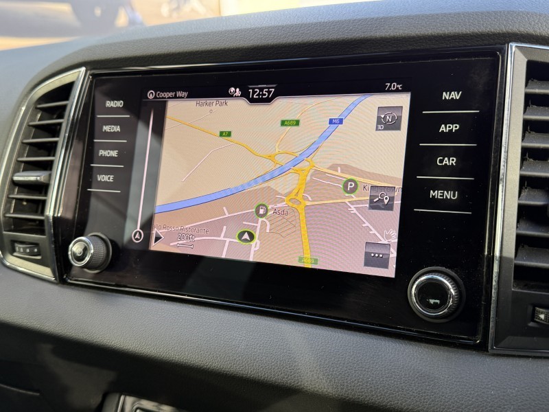 2020 (70) SKODA KAROQ 1.5 TSI SE Drive 5dr 4958431