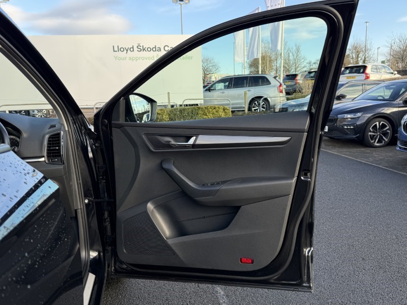 2020 (70) SKODA KAROQ 1.5 TSI SE Drive 5dr 4958413