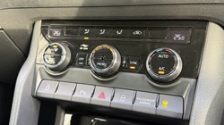 2020 (70) SKODA KAROQ 1.5 TSI SE Drive 5dr 4958426