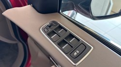 2017 (17) JAGUAR F-PACE 2.0d Portfolio 5dr Auto AWD 3101901